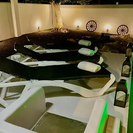 Luxury House De Villa *